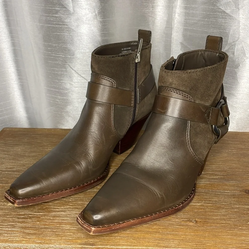 Vince Camuto Women’s 8 Leather Ankle Bootie
